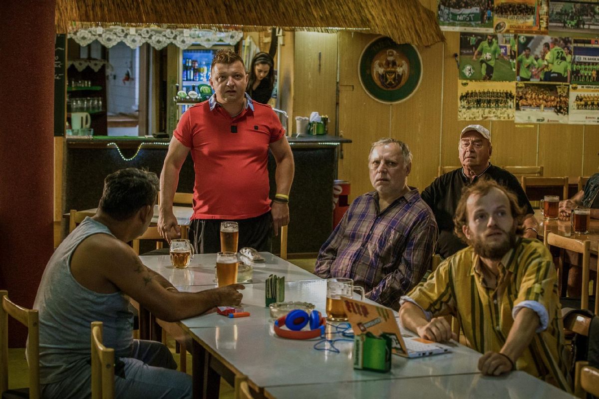 Televize v létě tradičně sázejí na opakování. Diváci se můžou těšit na Most!, Fantomase, Rockyho nebo Vlastu Buriana