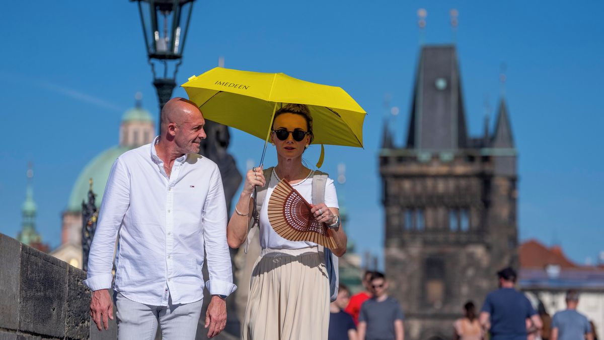 Záchranáři jsou kvůli vedru v pohotovosti, nemocnice hlásí nárůst příjmů