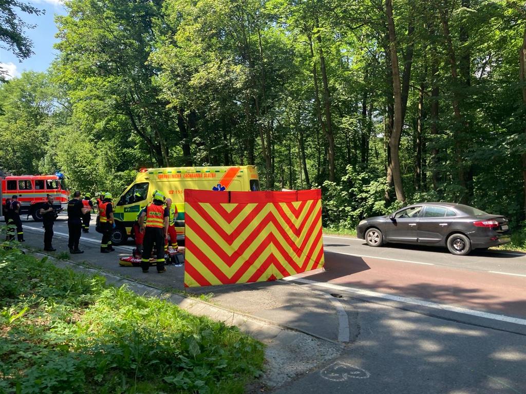 Seniorku srazilo na přechodu v Českém Těšíně auto, na místě zemřela 