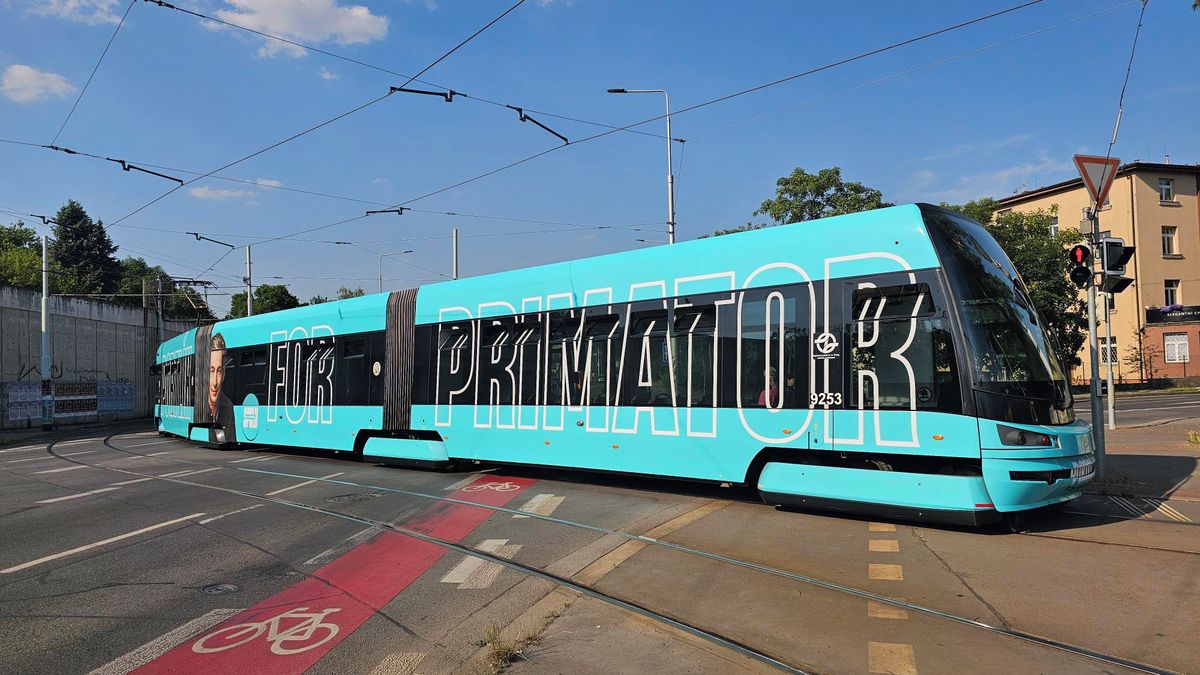 Kvůli vedru se tramvaje v Praze místy plouží rychlostí jen 10 km/h