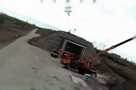 Systematicky rozebráno. Ukrajinci zničili ruskou dronovou základnu na letišti v Doněcku