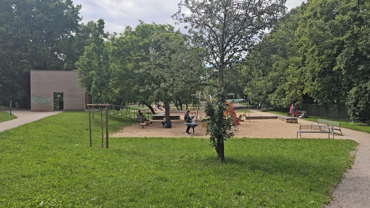 Napadení dívky v Modřanech. Na sociálních sítích to vře, místní o něm moc nevědí