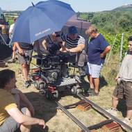 Režisérkou filmu je Marta Ferencová ze Slovenska, za kamerou je Mário Ondriš. Připravují záběr s Lukášem Langmajerem a Kryštofem Hádkem.