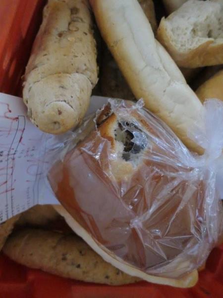 Pekárnu ve Vyškově zavřeli kvůli plísním a myšímu trusu. Otřesné fotky mluví za vše
