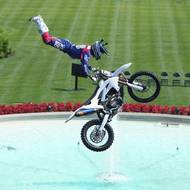 Freestyle motokros přímo před Bílým domem