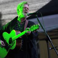Glen Hansard zahrál své největší hity, ale i coververze od Pixies nebo The Velvet Underground.