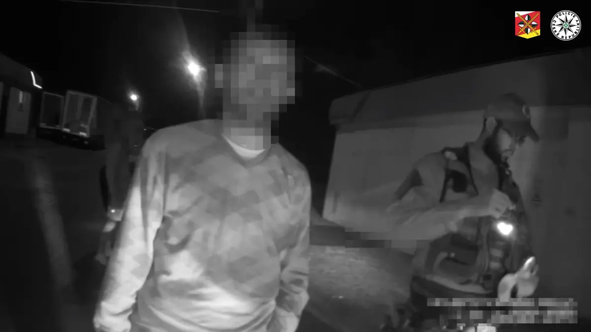Opilého řidiče na Hradecku prozradily pantofle