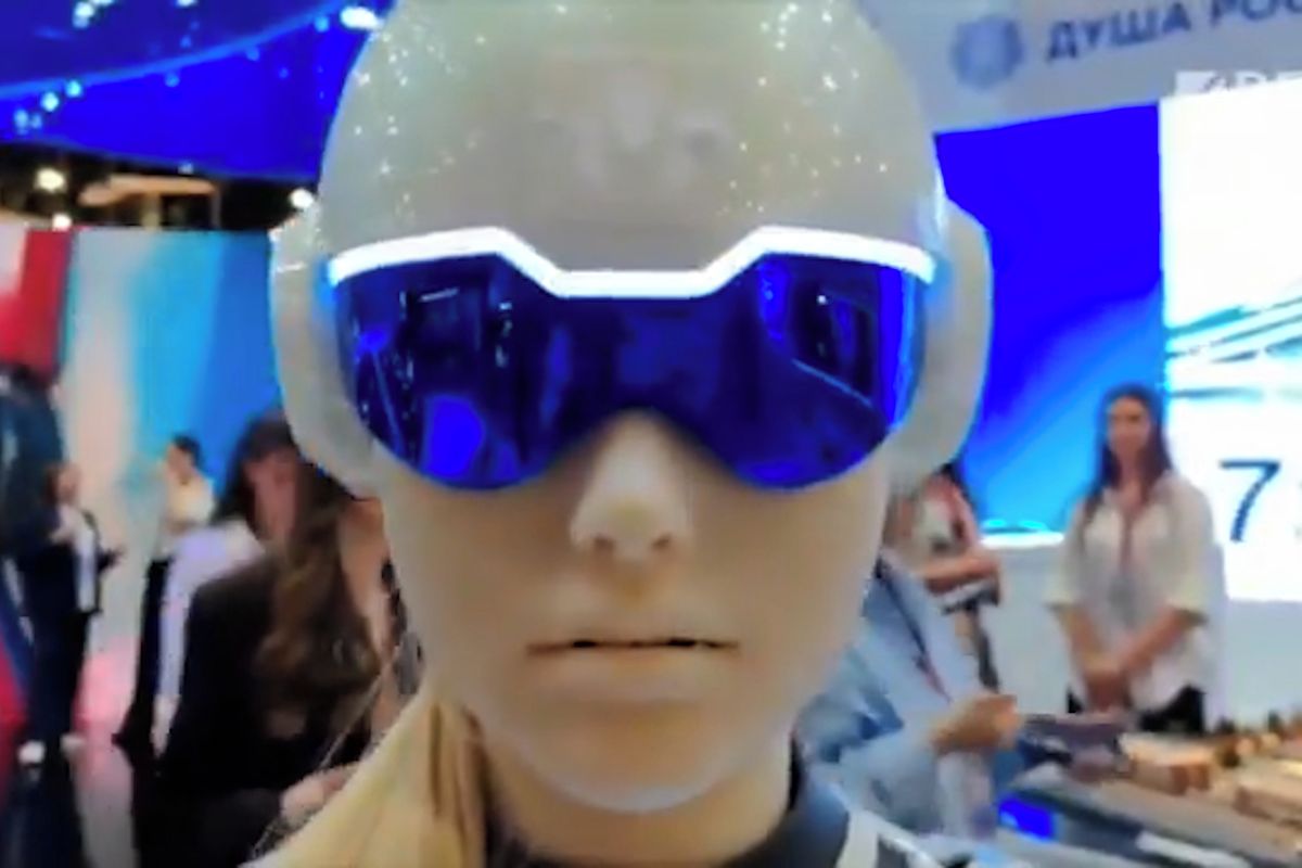 Místo technologické revoluce jen pády i trapné ticho. Ruští roboti budili rozpaky