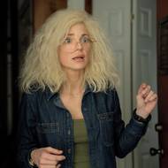 Anna Farisová coby Cindy je stále naivní a legrační. V novince se přidala k republikánům.