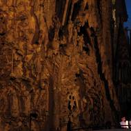 Stavba má tři různá průčelí inspirovaná Kristem. To nejslavnější - narození - dokončil Gaudí ještě za svého života.
