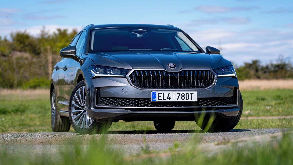 Je úsporný i bez nabíjení? Jak funguje plug-in hybridní pohon ve Škodě Superb