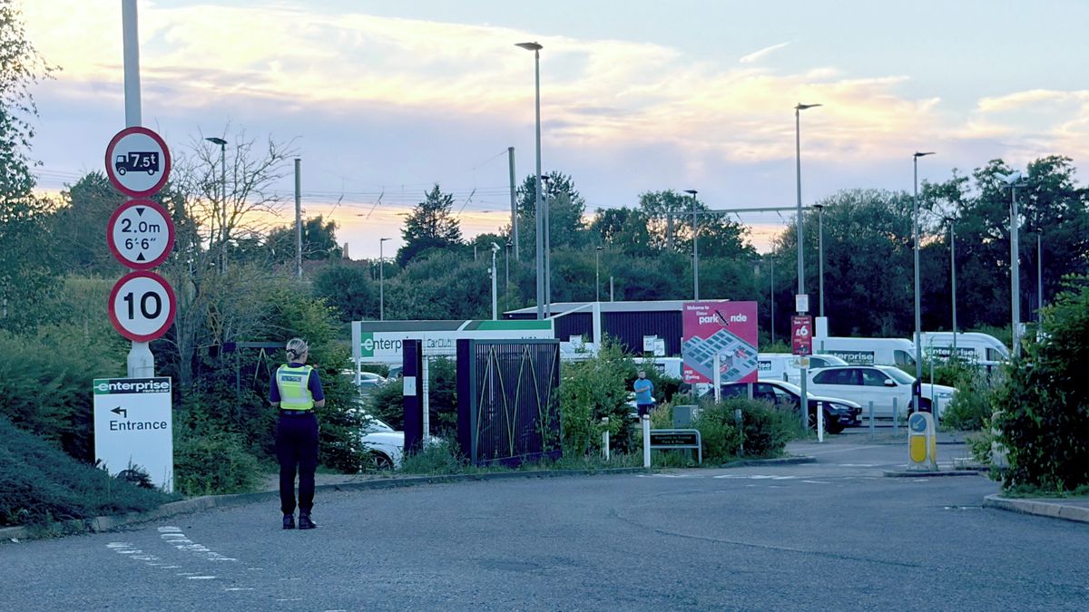 Severně od Londýna se srazily dva vlaky, na místě je jeden mrtvý a zranění