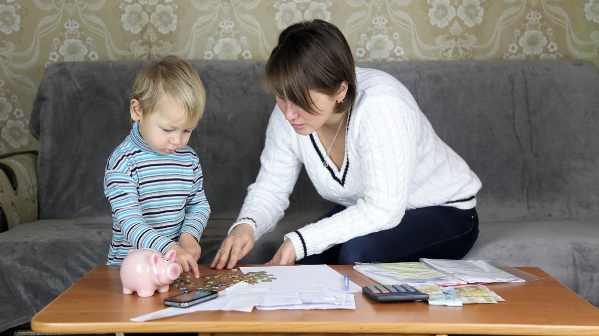 Chudobou je ohroženo tři sta tisíc dětí. Znevýhodnění si přinášejí i do dospělého života