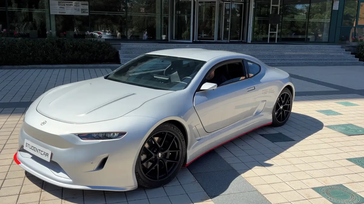 Z nuly na sto za tři sekundy. Superauto Titan z dílny ostravských vysokoškoláků uspělo v Berlíně