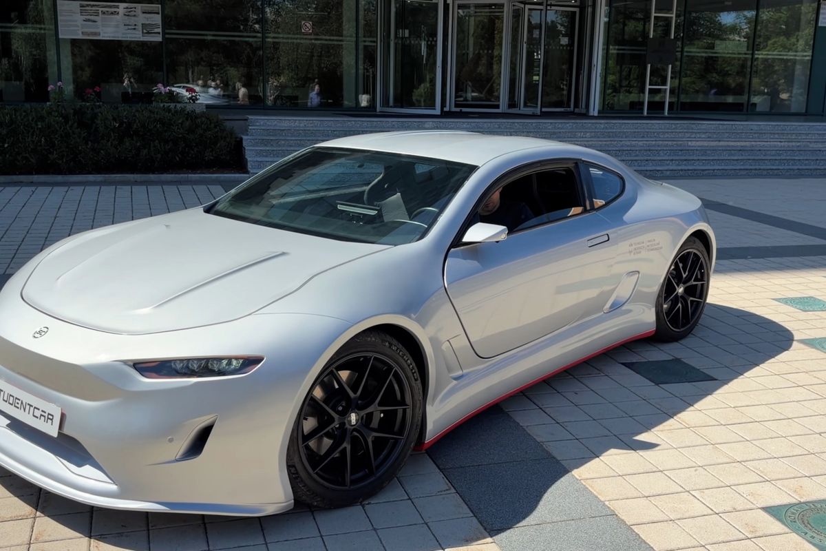 Z nuly na sto za tři sekundy. Superauto Titan z dílny ostravských vysokoškoláků uspělo v Berlíně