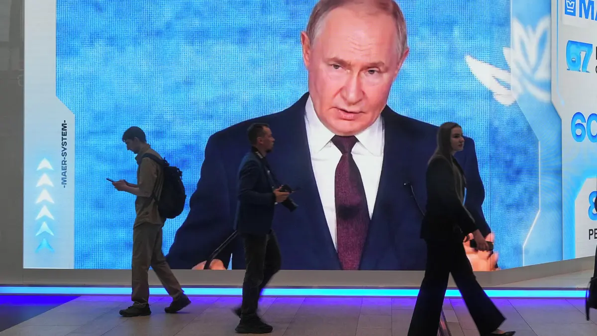 Show jenom pro Putina. Petrohradské ekonomické fórum láká už jen podivné existence