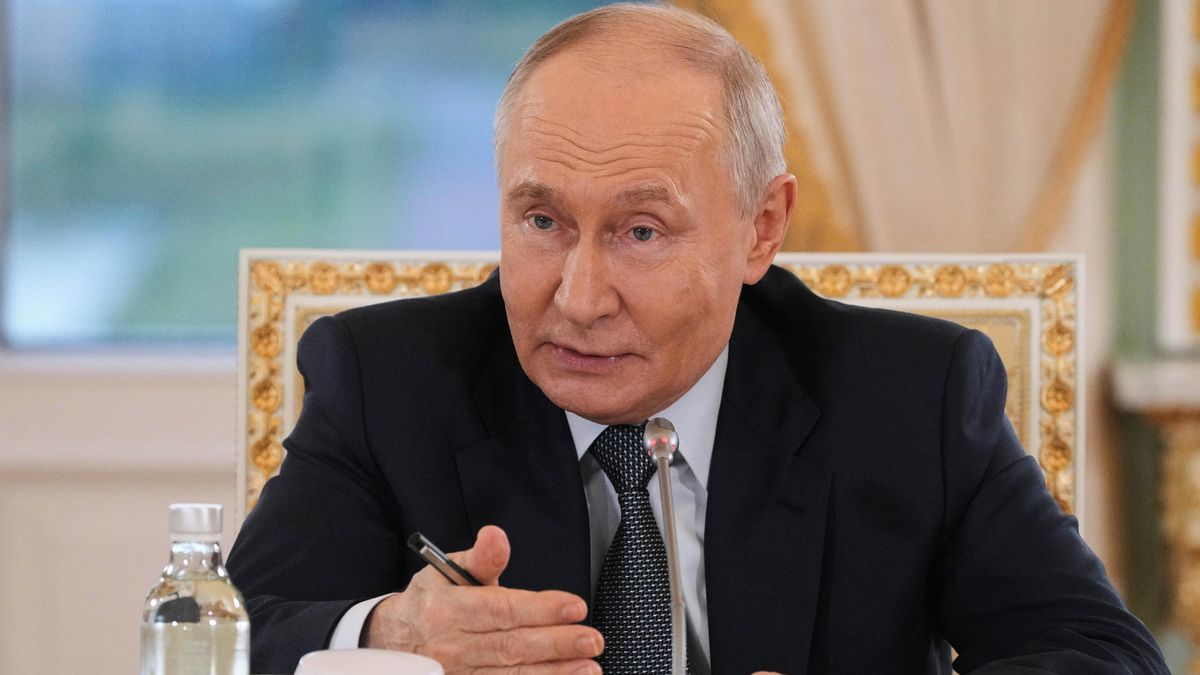Putin vše sází na jednu kartu: téměř každý druhý rubl jde na armádu