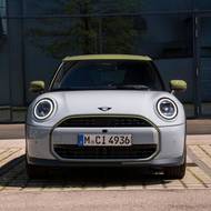 Pětidveřový Mini Cooper S Paul Smith Edition v barvě Statement Grey