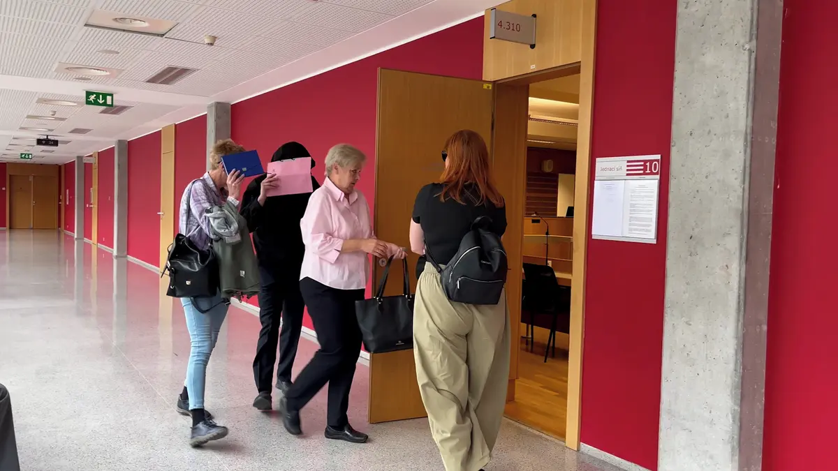 Hrozil vystřílením třídy a schvaloval střelbu na filozofické