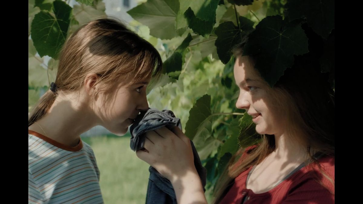 RECENZE: Probouzející se sexualitu zkoumá film Co je ti, holka?