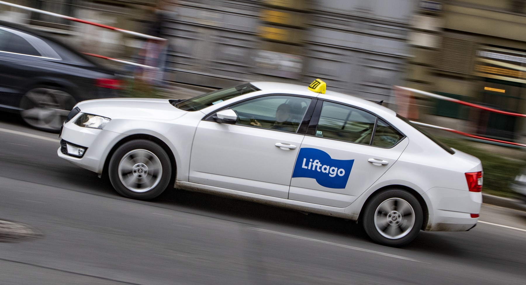 Liftago expanduje, koupilo společnost nabízející odvoz vozů a kurýrní služby