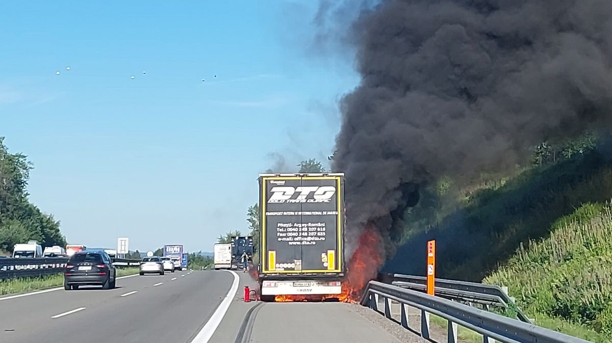 Tragická nehoda v koloně vzniklé po požáru kamionu uzavřela D1 na Vysočině