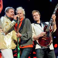 Duran Duran semknutí, zleva Simon Le Bon, John Taylor a Dom Brown.