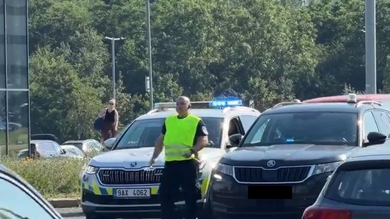Řidič BMW srazil seniora v Praze, oživování už nepomohlo
