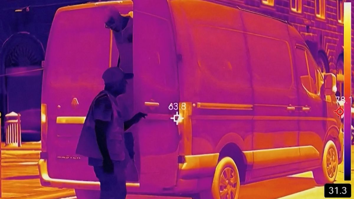 Rozpáleno až na 73 stupňů. Infrakamera ukázala extrémní podmínky lidí pracujících v ulicích Říma