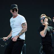 OneRepublic představili o několik coververzí.