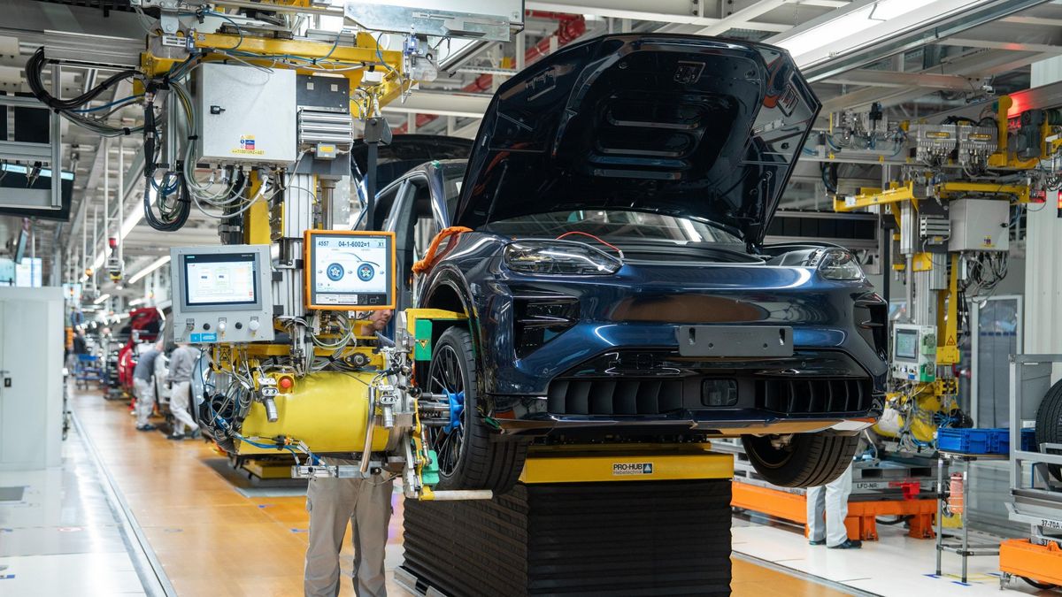 Výroba Porsche Cayenne se přesune z Bratislavy do Lipska, pokud Němci kývnou na snížení mezd
