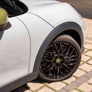 Pětidveřový Mini Cooper S Paul Smith Edition v barvě Statement Grey.