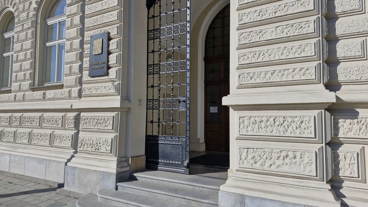Byl vězněm ve vlastní rezidenci. Bývalý olomoucký arcibiskup