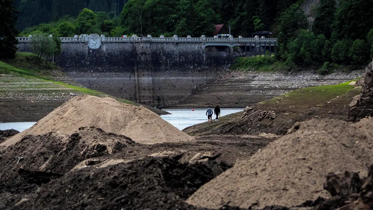 FOTO: Po dně Labské přehrady se dá projít suchou n