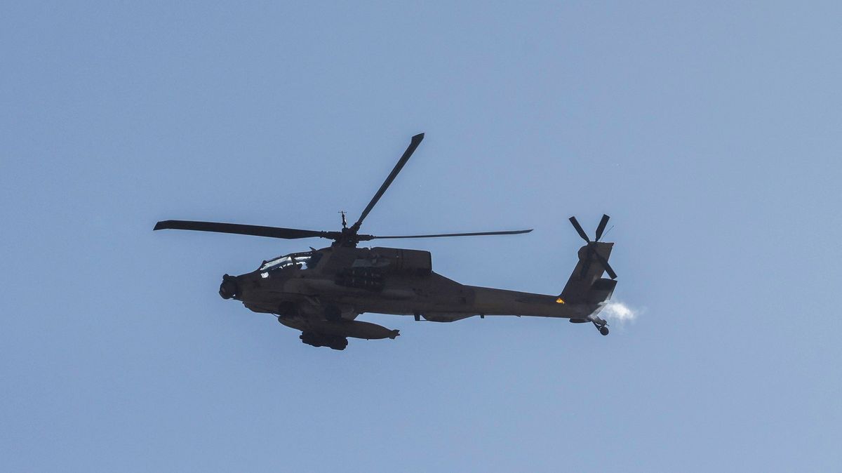 Apache u Hormuzského průlivu sestřelil Írán, tvrdí Trump. USA budou reagovat