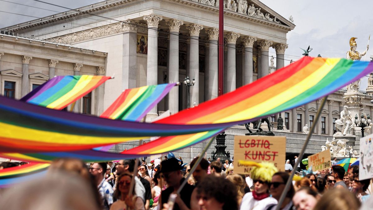 Pochodu na podporu LGBT+ se ve Vídni zúčastnilo 320 tisíc lidí
