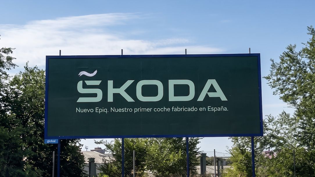 Škoda ve Španělsku nahradila háček vlnovkou, používá neexistující písmeno