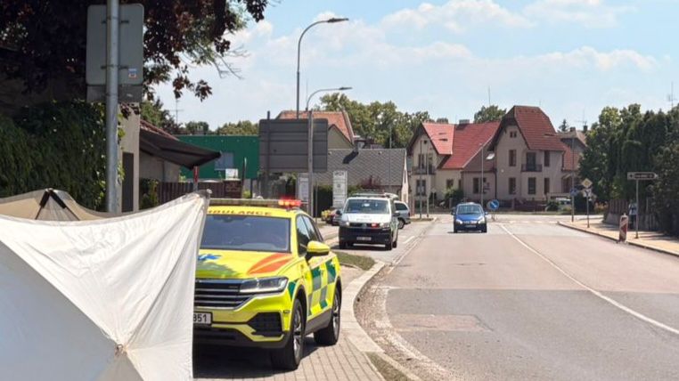 Motorkář v Přelouči narazil do zdi, na místě zemřel