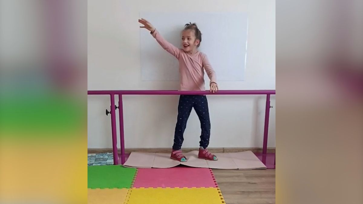 I když nemůže chodit, je vášnivou tanečnicí. Osmiletá dívka s mozkovou obrnou baví svým vystoupením
