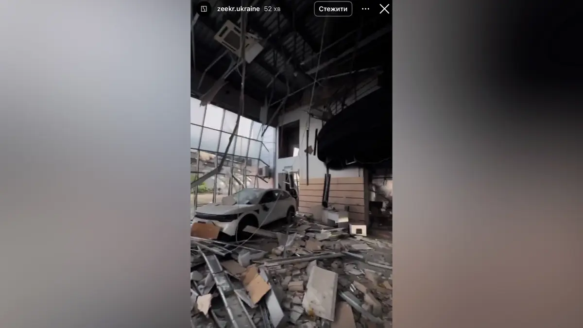 Ruský útok na Kyjev zničil autosalon čínské značky