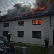 Likvidace požáru rodinného domu ve Zlobicích na Kroměřížsku
