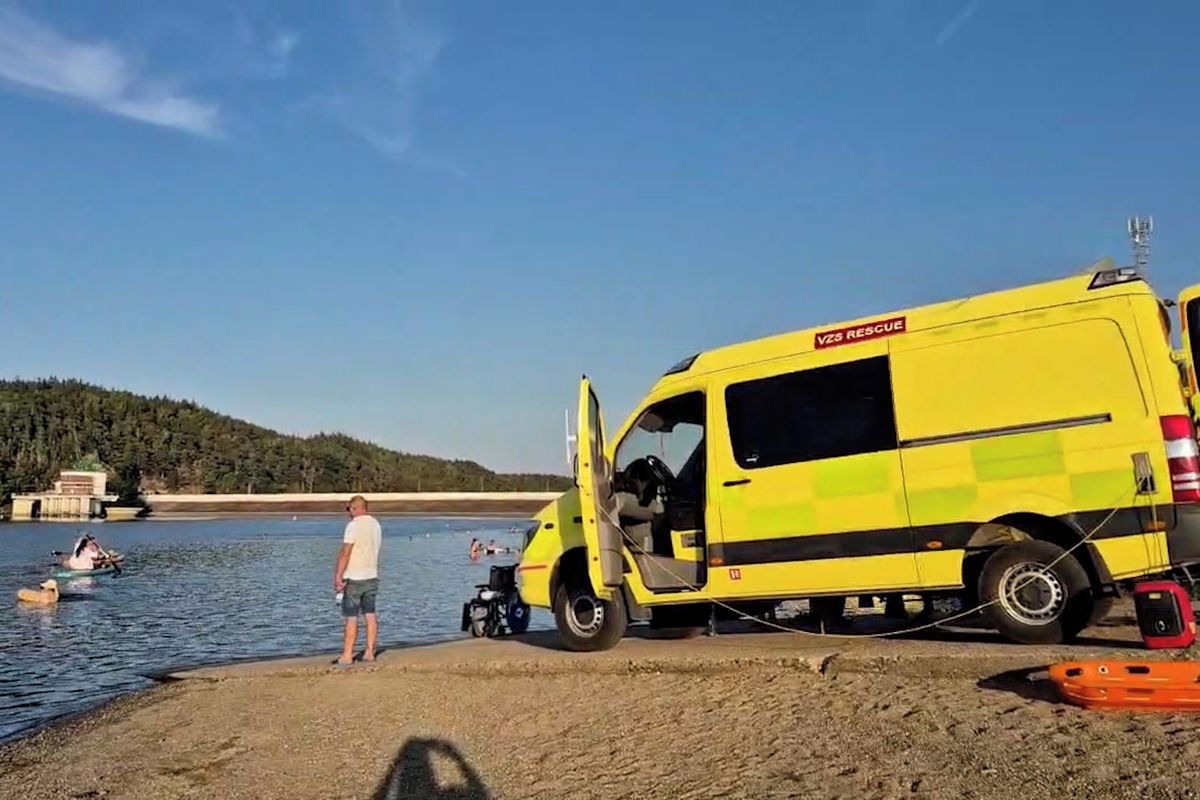 Mladík na Plzeňsku zmizel pod hladinou. Zřejmě se utopil