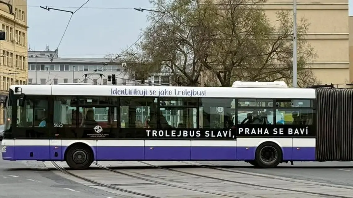 „Identifikuji se jako trolejbus“. Pražský dopravní