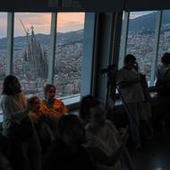 Sagrada Família je už dlouho dominantou Barcelony. Ani při definitivní výšce ale nebude vyšší než nedaleký kopec Montjuic. Gaudí nechtěl, aby lidský výtvor převýšil ten božský.