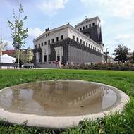 Náměstí dostalo nové povrchy, předprostor před kostelem i plochu na konání trhů.