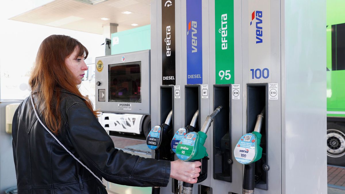 Maximální ceny paliv mírně klesnou