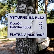 I vstup na pláž je spíš symbolický. 