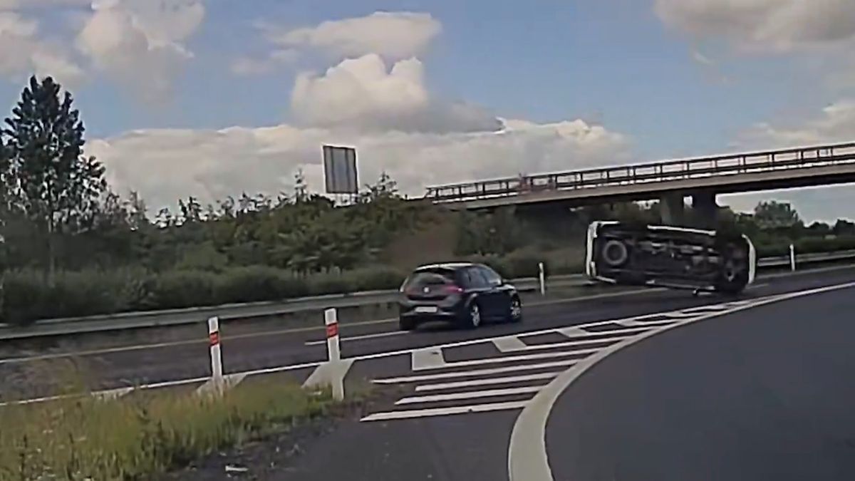 Policie ukázala děsivé video z D7. Ve vedrech přibývá nehod, varuje