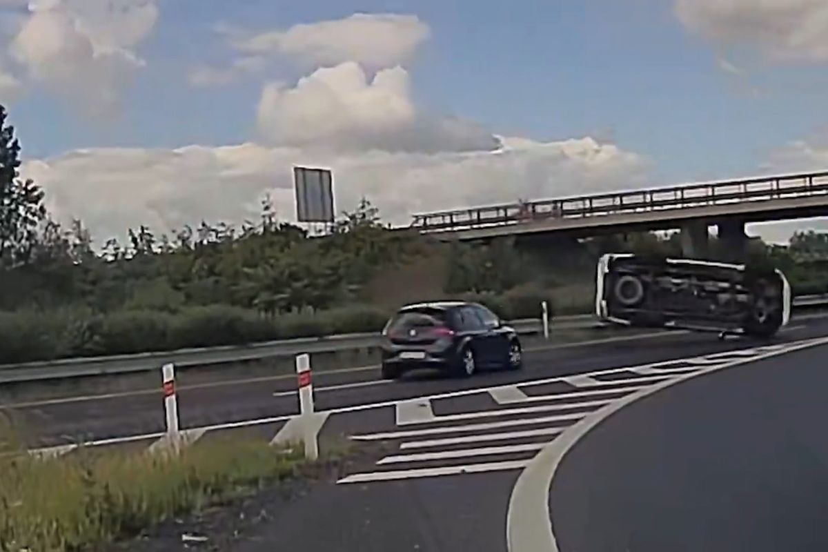 Policie ukázala děsivé video z D7. Ve vedrech přibývá nehod, varuje