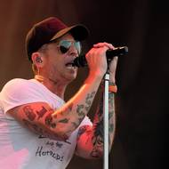 Ryan Tedder zpíval i bohatě komunikoval.